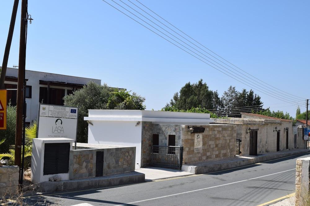 Lasa Heights Hotel Exterior photo