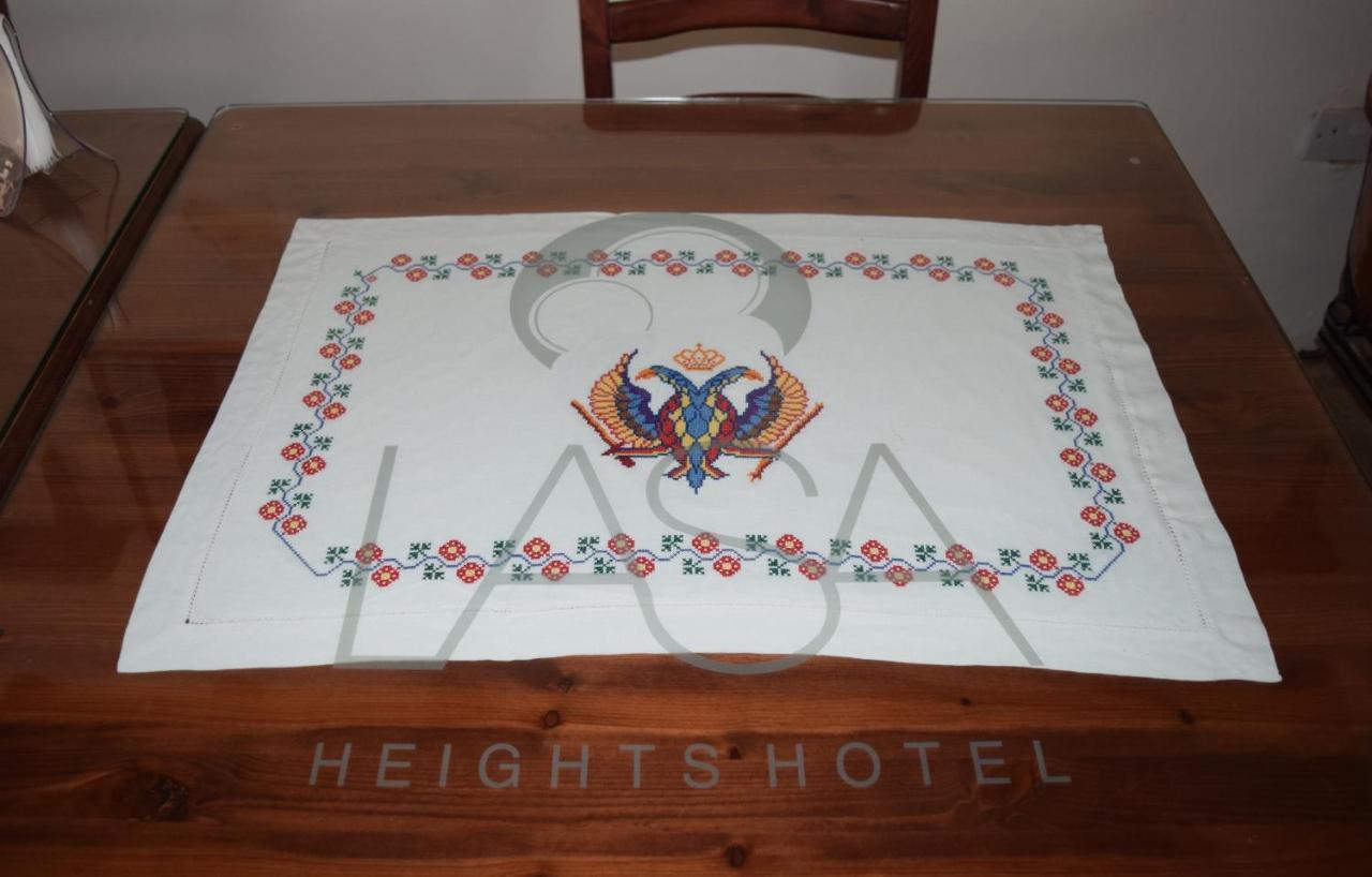 Lasa Heights Hotel Exterior photo