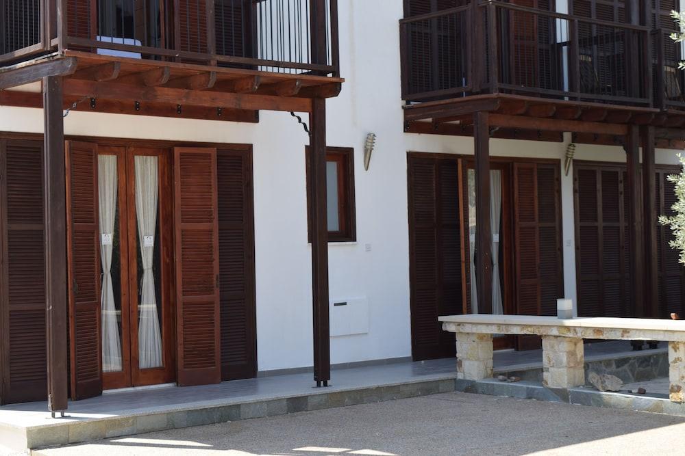 Lasa Heights Hotel Exterior photo