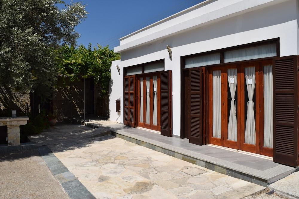 Lasa Heights Hotel Exterior photo