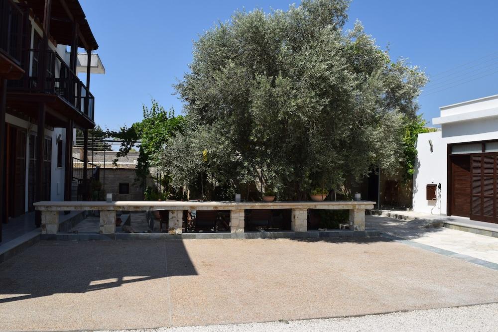Lasa Heights Hotel Exterior photo