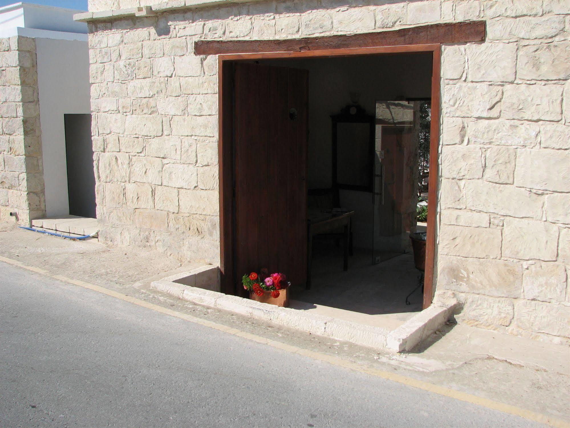 Lasa Heights Hotel Exterior photo